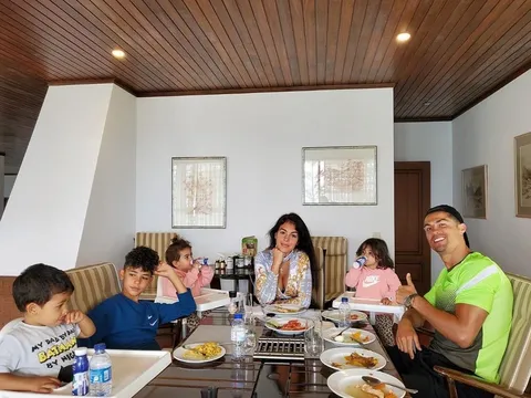 Ronaldo sắp rời thiên đường ven biển, quay lại Ý chuẩn bị cho Serie A