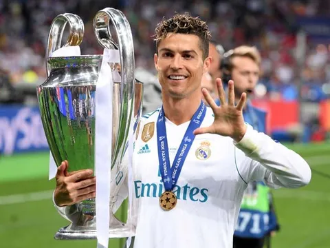 Ronaldo đã nâng chiếc cúp Champions League cuối cùng