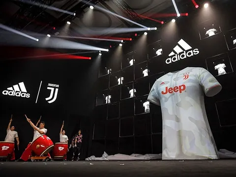 Ronaldo cùng đồng đội công bố áo sân khách cực 'chất' của Juventus