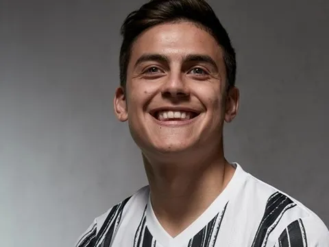 Ronaldo, Dybala rạng ngời trong ngày Juve ra mắt mẫu áo đấu mới