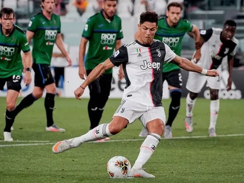 Ronaldo lập cú đúp penalty, Juve cầm hòa thành công trước Atalanta