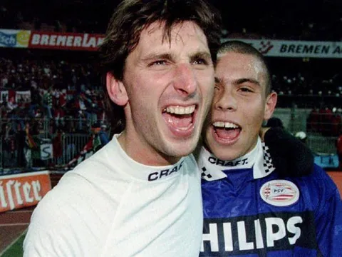 'Ronaldo ngáy như một con lợn, tôi không thể ngủ cùng phòng với cậu ấy'