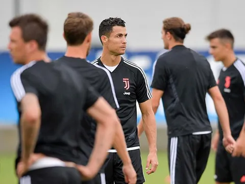 Ronaldo và đồng đội luyện công, chờ đại chiến với Napoli
