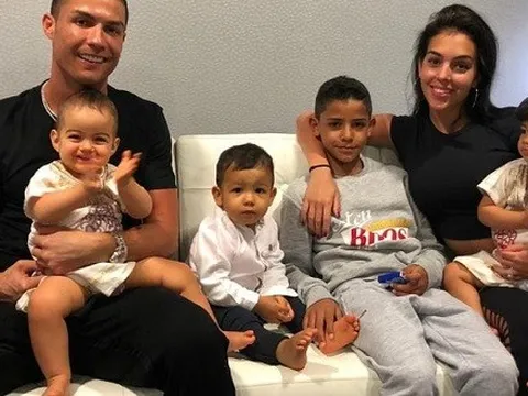 Ronaldo và Georgina trả tiền điều trị ung thư cho cậu bé 7 tuổi