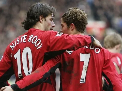Ronaldo và những lời quát tháo khó nghe của Van Nistelrooy ở Man United