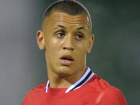 Rooney: "Giỏi hơn Pogba nhiều, cậu ấy xâu kim Vidic 3 lần trong 1 phút"