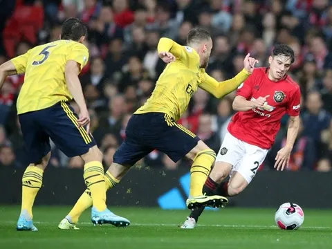 Roy Keane: "Chúng ta thấy tốc độ của United, chàng trai trẻ ấy, rất đồng đội và năng nổ"