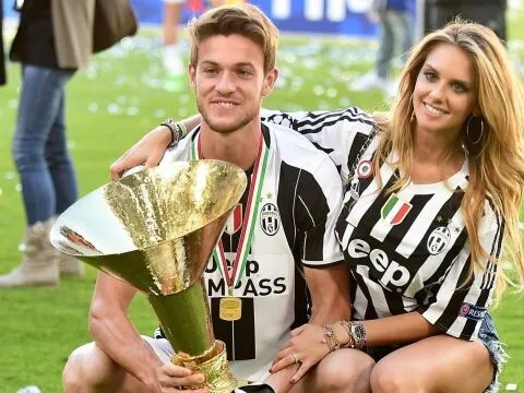 Rugani dương tính virus, bạn gái xinh đẹp xác nhận đang mang thai