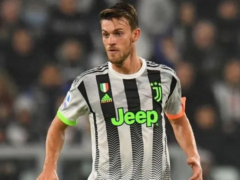 Dương tính với COVID-19, sao Juventus đăng thông điệp ấm lòng