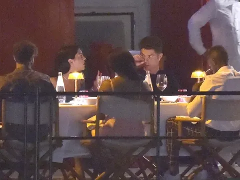 Được nghỉ ngơi, Ronaldo và bạn gái làm gì?