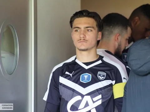 Lộ diện ''sao mai'' 18 tuổi khiến sếp lớn Everton khao khát