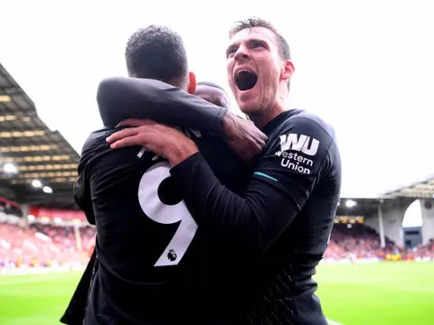 Sai lầm đáng trách, thủ thành Man United 'mang về' chiến thắng thứ 7 cho Liverpool