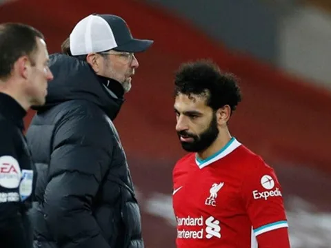 Salah lắc đầu rời sân, Klopp nói rõ 1 lời