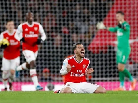 Sao bự lộ động thái không ngờ, fan Arsenal gào thét: "Đừng đi"