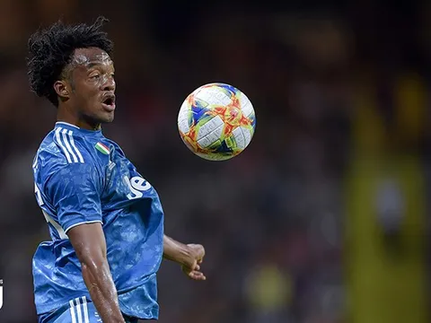 Sao Colombia khen ngợi lối chơi Juve dưới thời HLV Sarri