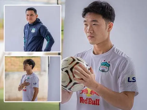 Sao HAGL sắm vai model, tạo dáng bên bộ áo đấu mới 2021