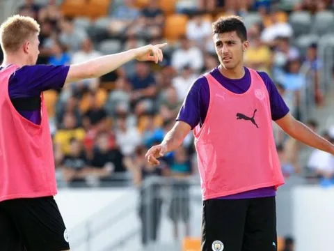 Sao Man City mừng vì Fernandinho đã có người kế nhiệm