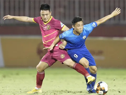 "Sao sân phủi" lập cú đúp, An Giang nhấn chìm CLB Huế trên sân nhà