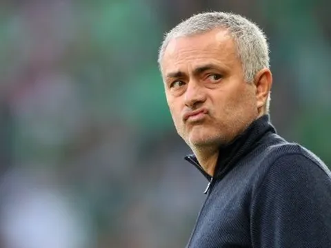 Sao Tottenham bị cấm thi đấu 4 trận, Mourinho nói luôn 1 câu