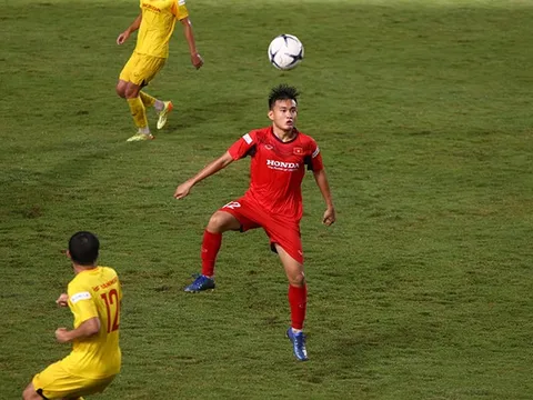 Sao trẻ CLB Long An ghi bàn trong trận đấu nội bộ U22 Việt Nam