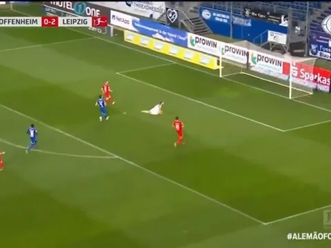 Sắp đến Chelsea, Werner như Torres thể hiện tài "chân gỗ quỷ ám"