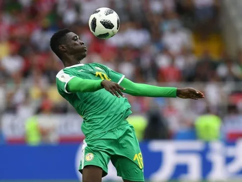 Xem Mane đá giải châu Phi, CĐV Liverpool nghía luôn sao trẻ cho đội nhà