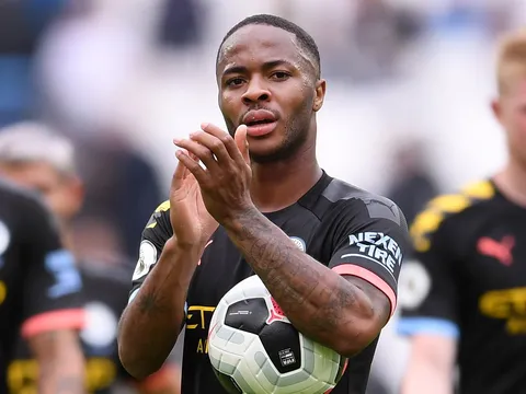 Sau 9 năm, Sterling đã hoàn thành điều chỉ Drogba mới làm được