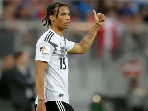 Sau cùng Low cũng phá vỡ im lặng về tình trạng chấn thương của Sane