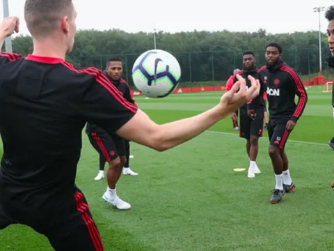 CHÍNH THỨC! Man United một lúc chia tay 9 cầu thủ