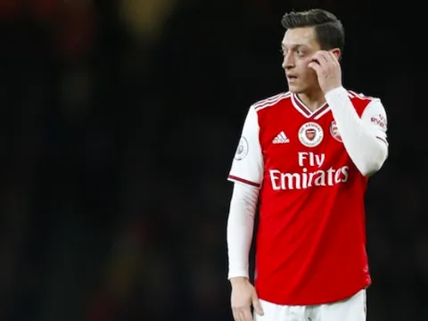 XONG! Arteta lên tiếng, quá rõ tương lai Mesut Ozil tại Arsenal