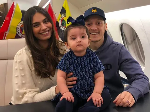 XONG! Mesut Ozil đã đặt chân tới bến đỗ mới, chọn luôn số áo