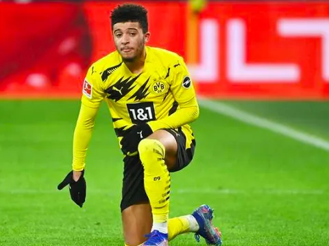 Gia hạn Greenwood, Man Utd lập tức "báo tin buồn" cho Dortmund về Sancho