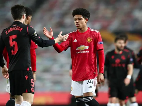 Có lần đầu ở trời Âu, Shola Shoretire đi vào lịch sử Man Utd