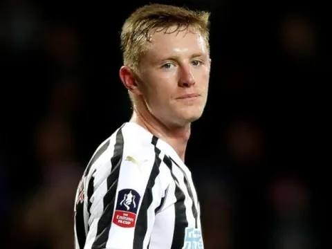 'Sự chú ý từ Manchester United đã khiến tôi mất tập trung'