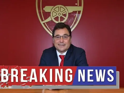 Sếp lớn Arsenal: "Tôi mà nói tên, cậu ấy sẽ đắt hơn 10 triệu bảng tối nay"