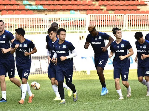 Sếp lớn HAGL lên tiếng về việc cắt giảm lương cầu thủ mùa COVID-19