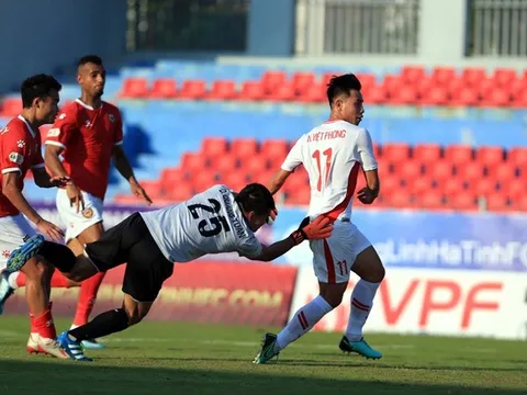 Sếp lớn VFF lên tiếng về thời điểm V-League đá lại