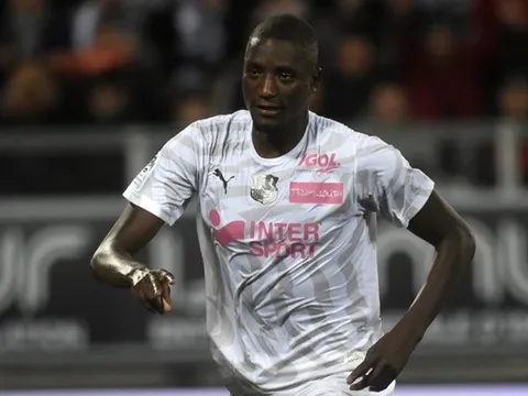 XONG! 'Kẻ thay thế Aubameyang' xác nhận, Arsenal đón ngay tin buồn