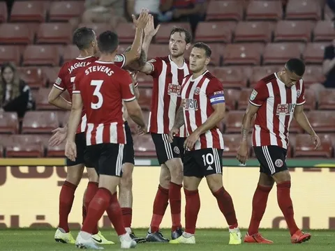 Vì sao cầu thủ Sheffield bị cấm đổi áo với cầu thủ Liverpool?