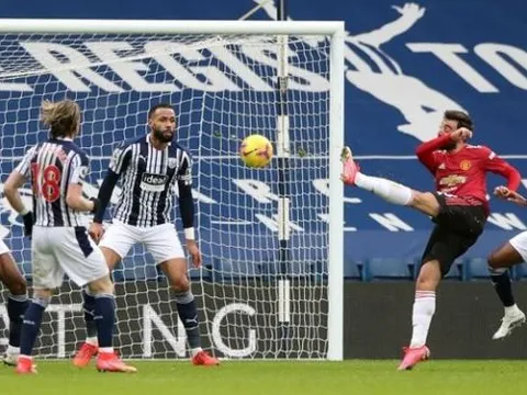 Siêu Fernandes giúp Man Utd may mắn thoát thua trước West Brom