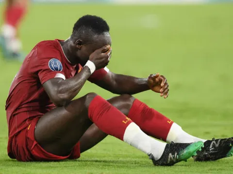 'Siêu hậu vệ' mắc sai lầm, Liverpool gục ngã ngay trận mở màn Champions League