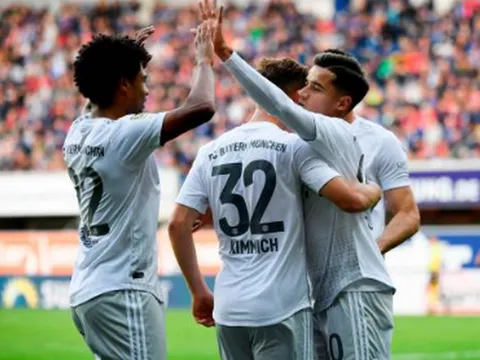 Siêu tân binh tiếp tục nổ súng, Bayern nghẹt thở đánh chiếm ngôi đầu