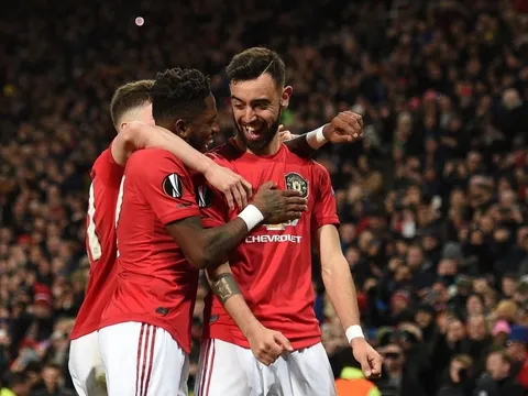 Hậu 'hủy diệt' Club Brugge, Man Utd liền đón 'khách VIP' tới sân tập