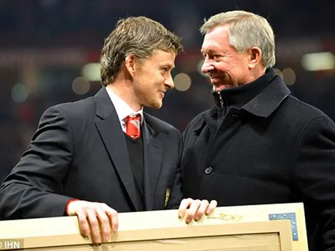 Sir Alex khuyên Man Utd mua ngay sao Aston Villa