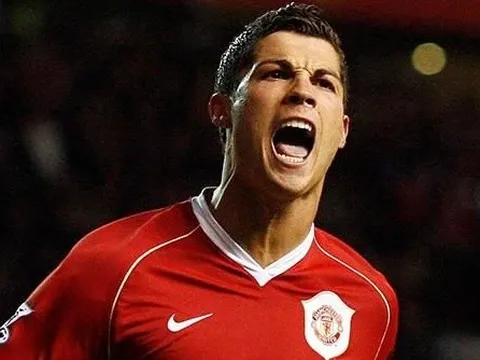 "Sir Alex phải dừng buổi tập vì Ronaldo đánh nhau với cậu ấy"