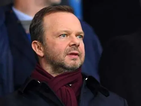 Ed Woodward bất ngờ xuất hiện, tổ chức họp kín với các cầu thủ Man Utd