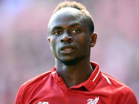 Hành động đẹp của Sadio Mane dành cho cậu bé nhặt bóng