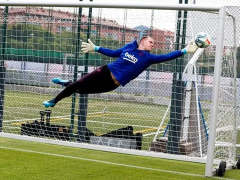 Muôn kiểu cảm xúc của dàn sao Barca trong ngày cận kề đón tiếp trụ cột số 1 trở lại