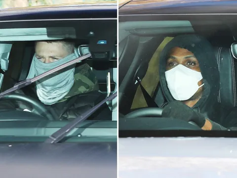 Sợ COVID-19, sao Man Utd ăn mặc như Ninja đến sân tập