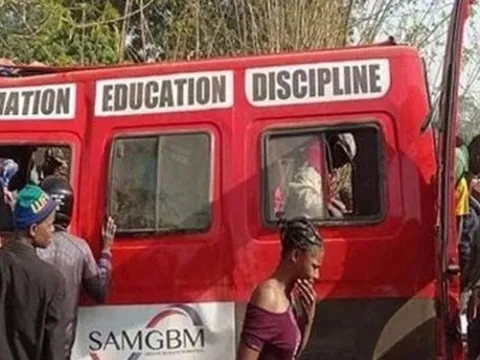 SỐC! Bóng đá Guinea rúng động vì tai nạn chết người, sao Liverpool nhận tin thảm khốc